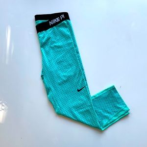 Nike Pro cropped leggings